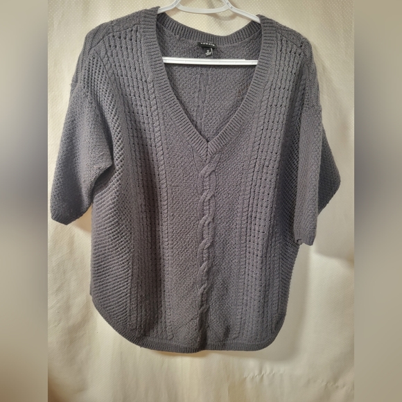 Torrid Ladies Size 2 Wool‎ Blend Short Sleeve Sweater - Picture 1 of 3